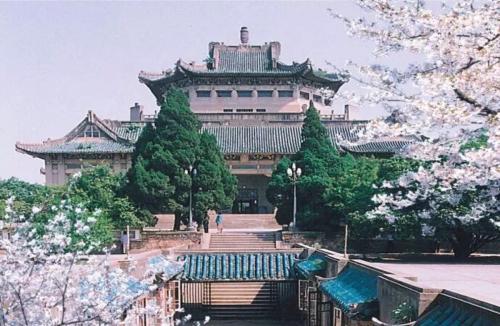 武漢大學(xué)成人高考難嗎有什么考試注意事項(xiàng)？